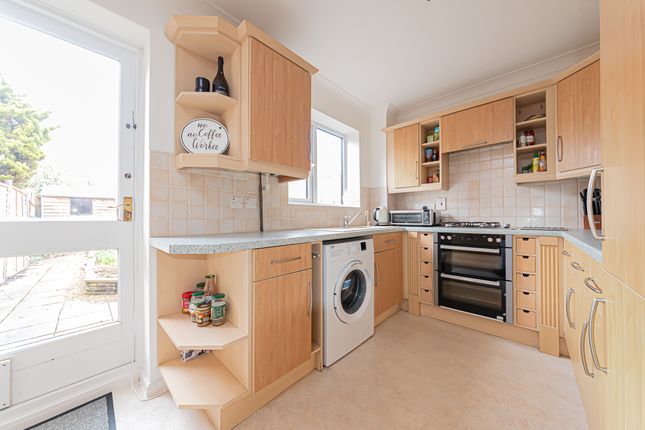 8, Holton Heath, Bracknell photo 2