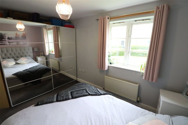 Flat for sale in Wood Grove, Silver End