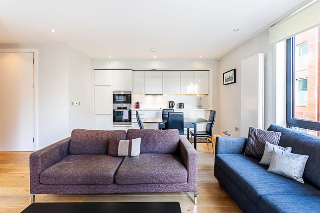 Flat to rent in Whetstone Park, London