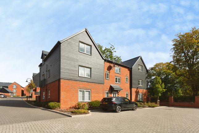 Flat 6, Hodgebrook House, Heath Lane, Camberley photo 2