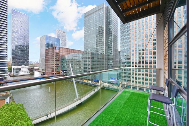 Flat for sale in Discovery Dock Apartments, 2 South Quay Square, Canary Wharf, London