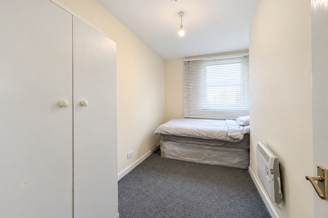 57, Madison Heights, Hounslow photo 5