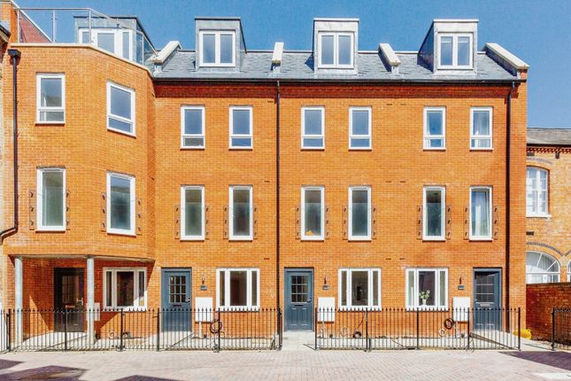 Thumbnail Terraced house for sale in Derngate, Northampton