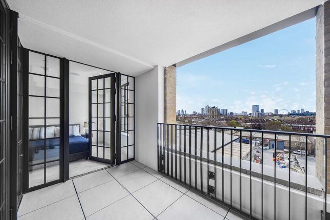 Flat to rent in New Tannery Way, London