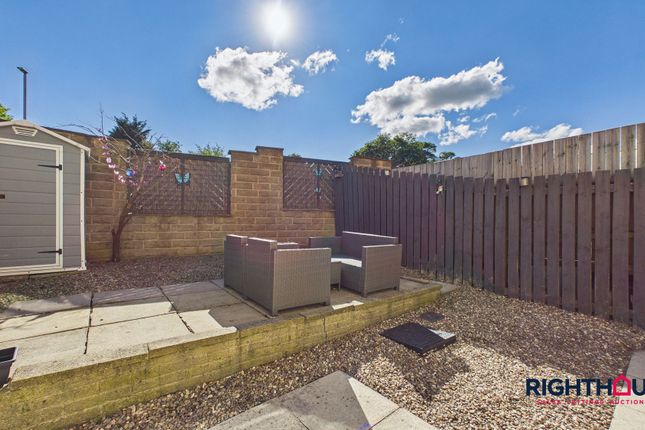 6 Kingfisher Court, Bradford photo 4