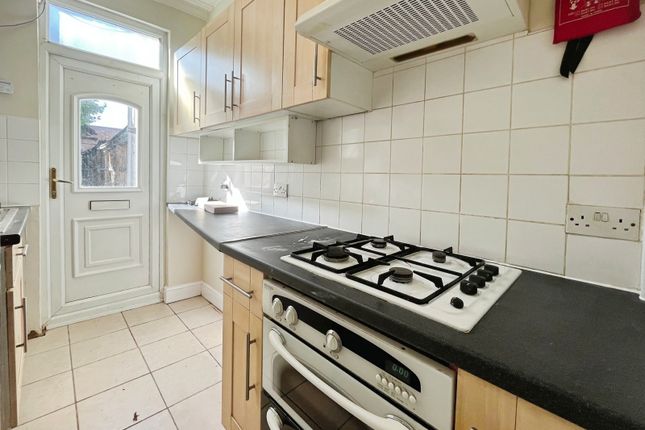 Northfield Avenue, Ealing photo 3
