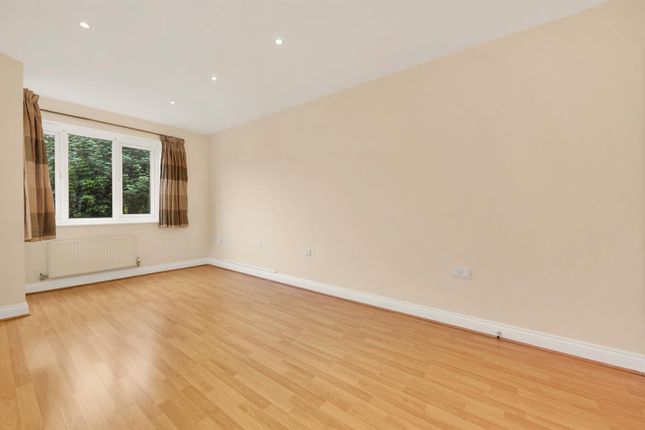 Milligan Lodge, London photo 2