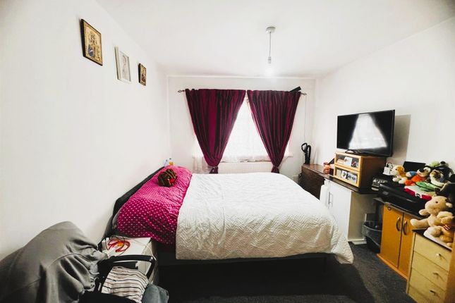 5, Fir Tree Road, Hounslow photo 4