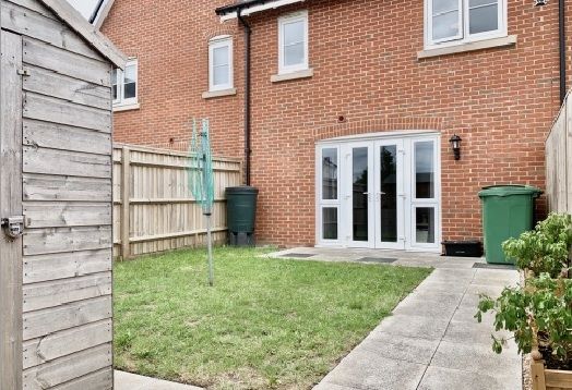 32, Waterlooville photo 5