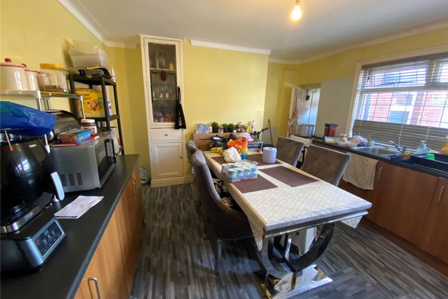 156, Cross Flatts Grove, West Yorkshire photo 3