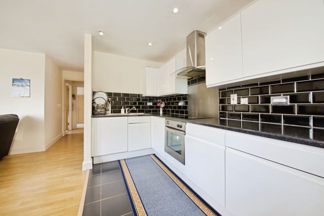 Apartment 17/Gilford House, 93 Clements Road, Ilford photo 3