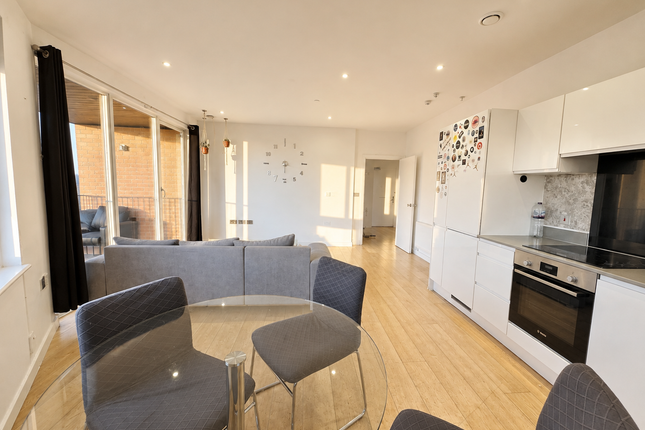 Navigation Road, London E3 photo 3
