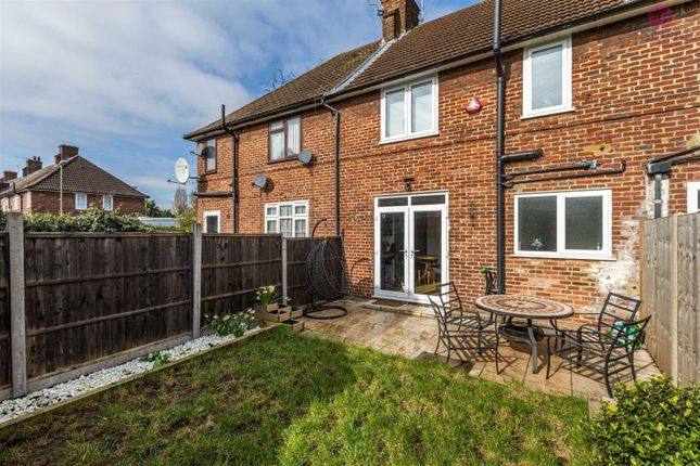 watling-avenue-burnt-oak-edgware-ha8-3-bedroom-terraced-house-for