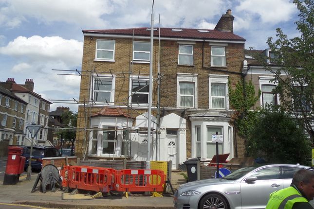 2 bed flat to rent in Langthorne Road, London