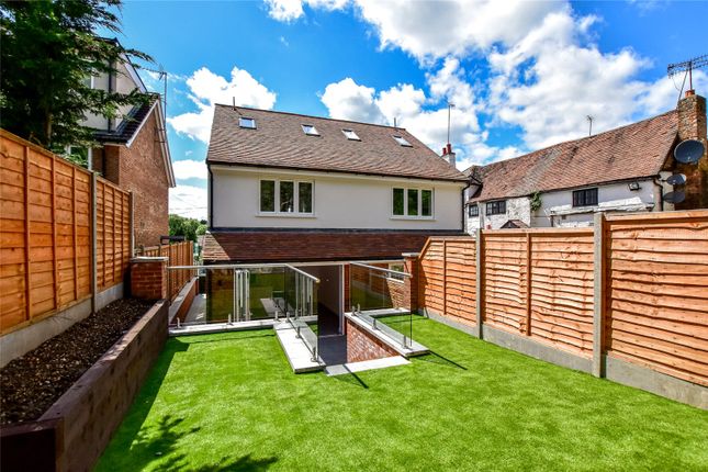 Thumbnail Semi-detached house for sale in Primrose Hill, Kings Langley