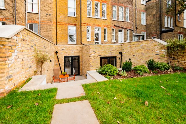 Flat to rent in Philbeach Gardens, London