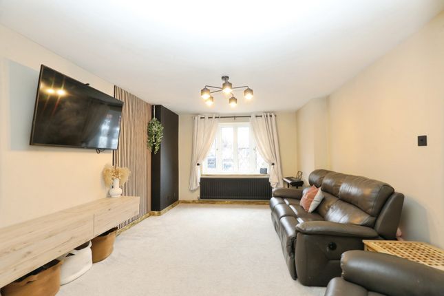 2, Potters Avenue, Stone photo 4