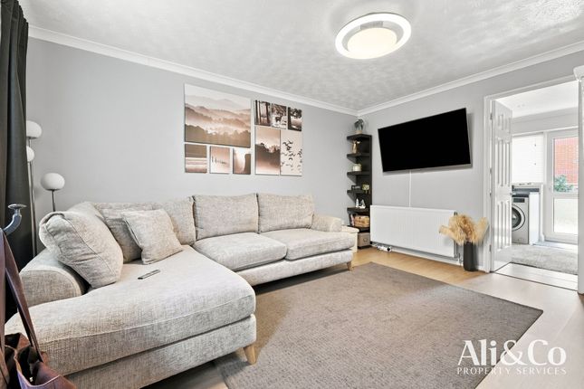 22 Devereux Road, Grays photo 3
