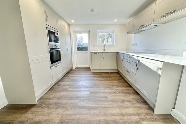 33, Meadow Croft Avenue, Hambleton photo 2