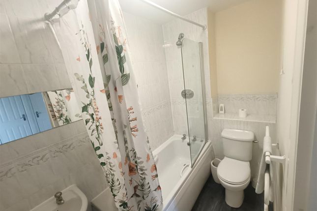 Flat 8, 15, Henry Bird Way, Northampton photo 4