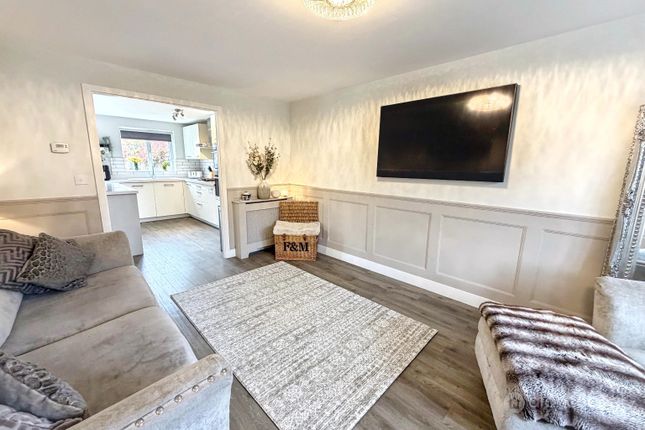 15, Russett Avenue, Nuneaton photo 2