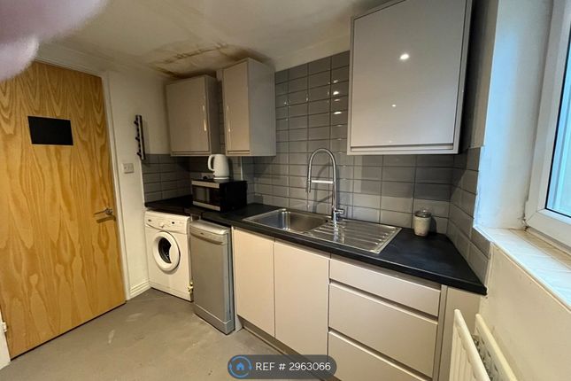 Apartment  Carpathian Court, Spencer Street Jewellery Quarter, Birmingham photo 3