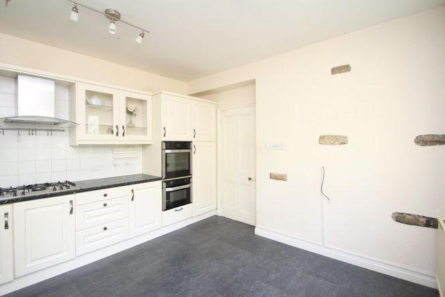 West Lodge,, Woodlands Drive, Bradford photo 4