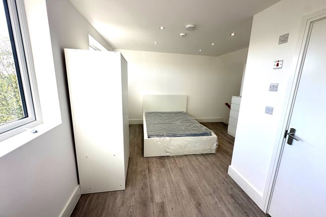 Thumbnail Room to rent in Willow Way, Potters Bar