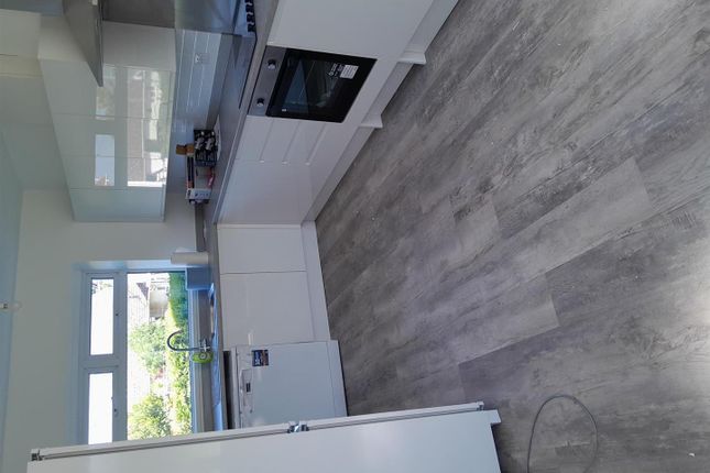 Room 1, 10, Antrobus Road, Salisbury photo 3