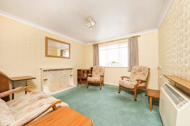 Flat for sale in Leaside Court, The Larches, Hillingdon, Middlesex