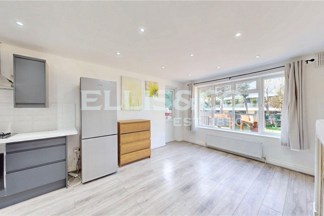 9, South Gardens, Wembley photo 4