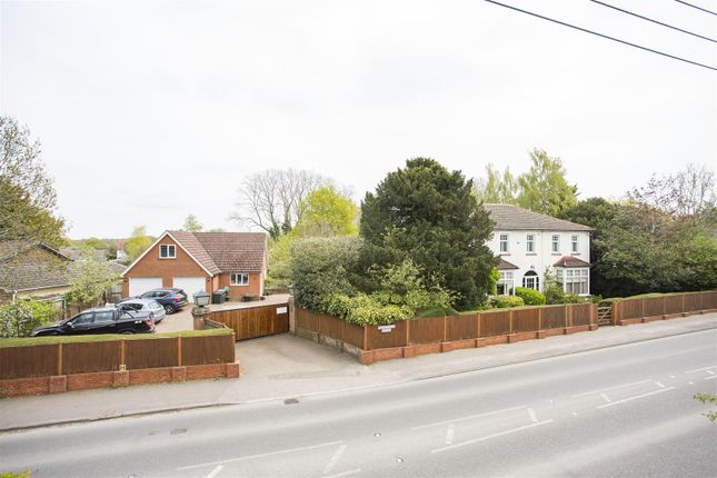 Thumbnail Detached house for sale in Wrotham Road, Meopham, Gravesend