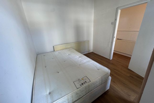 95, Wedderburn Road, Barking photo 5