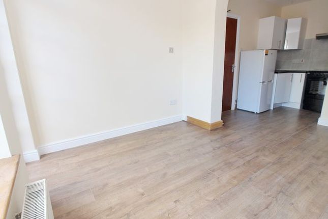 Studio flat on Ripon Road, London, £1,100/mo