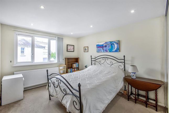 Flat 22, Priory Court, Priory Lane, London photo 4