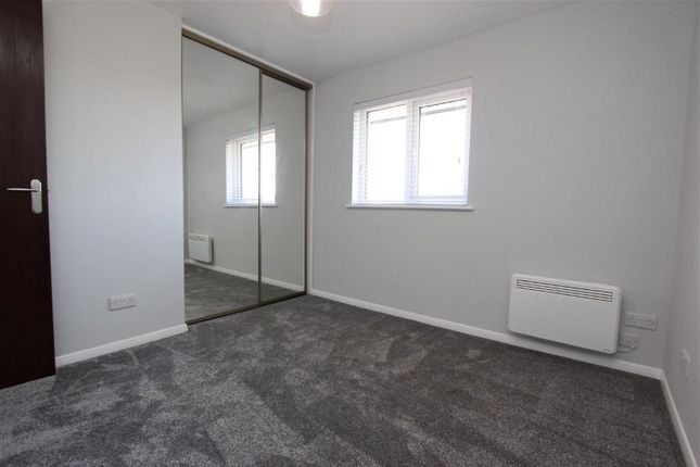 Flat to rent in Finch Close, Laira, Plymouth