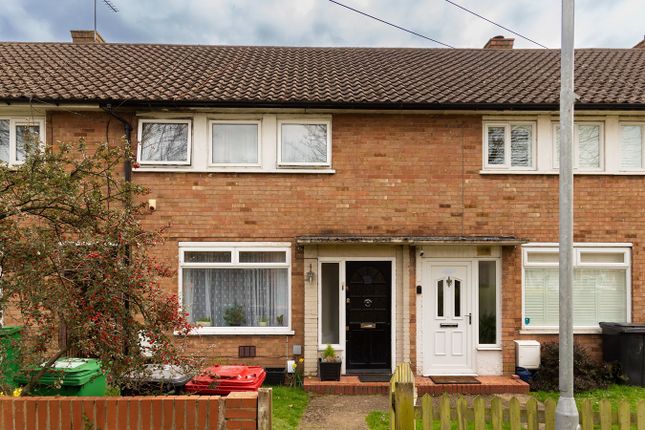 Thumbnail Terraced house for sale in Parry Green North, Slough