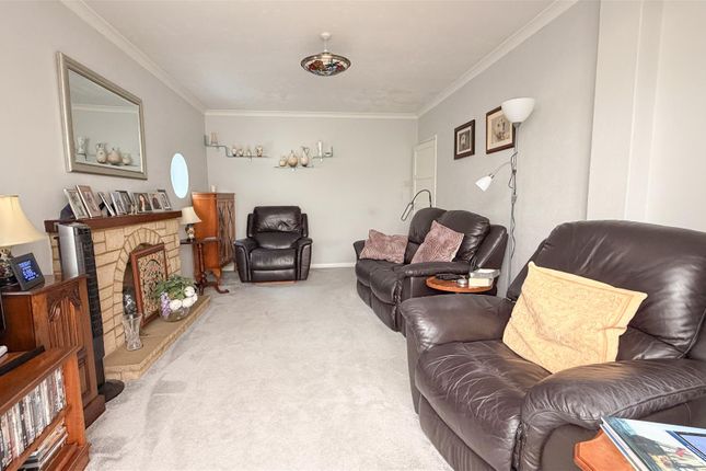 13, Leopold Avenue, Farnborough photo 2