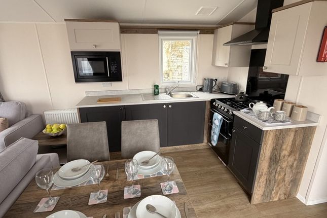 Manor Road, Caister-on-Sea photo 3