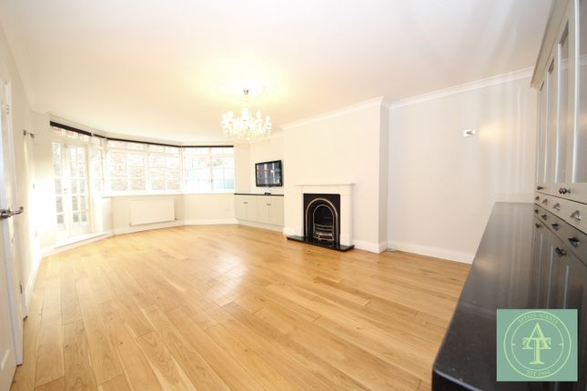 3 Paulin Drive, Winchmore Hill photo 2