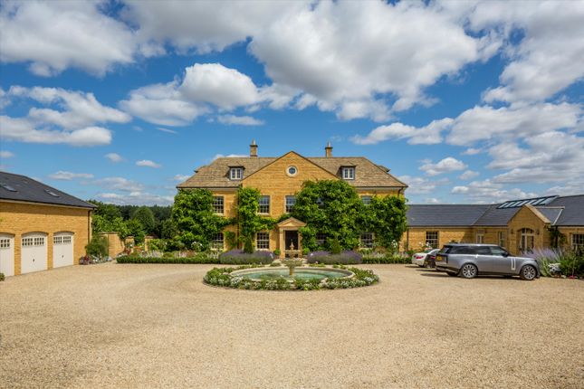 Detached house for sale in Woodleys, Woodstock, Oxfordshire