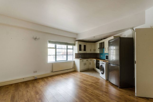 Flat for sale in Quayside House, Canary Wharf, London