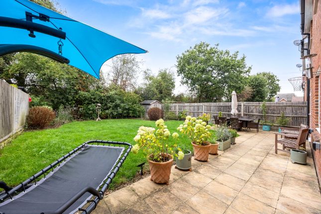 58 Daux Avenue, Billingshurst photo 2