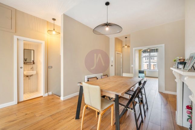 Flat for sale in Woodland Rise, Muswell Hill, London