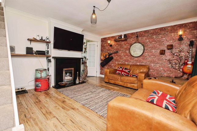 29, Aldeford Drive, BRIERLEY HILL photo 3