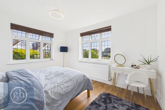 2, Keswick Gardens, Ruislip photo 4