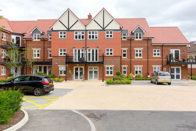 Thumbnail Flat for sale in Rutherford House, Marple Lane, Chalfont St. Peter, Buckinghamshire