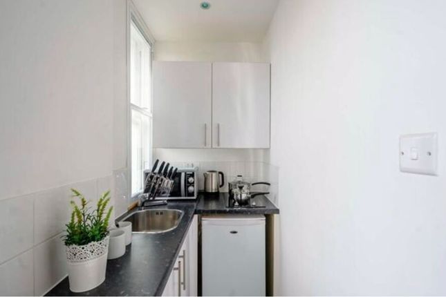 Flat 68, 39, Hill Street, London photo 3