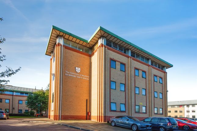 1-bed flat on Golden Smithies Lane, Rotherham, £75,000