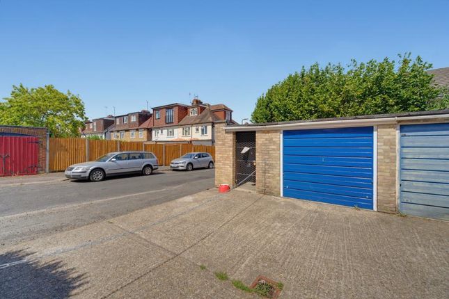 5A, Glencairn Drive, Ealing photo 2